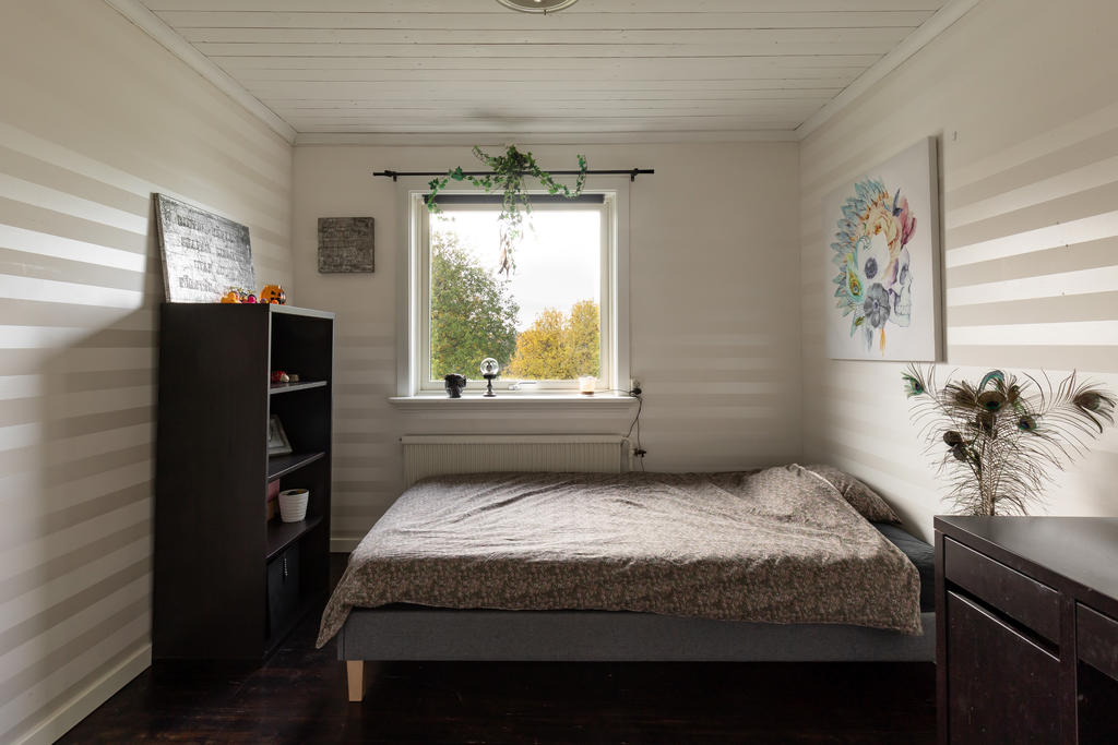 Sovrum med walk-in closet