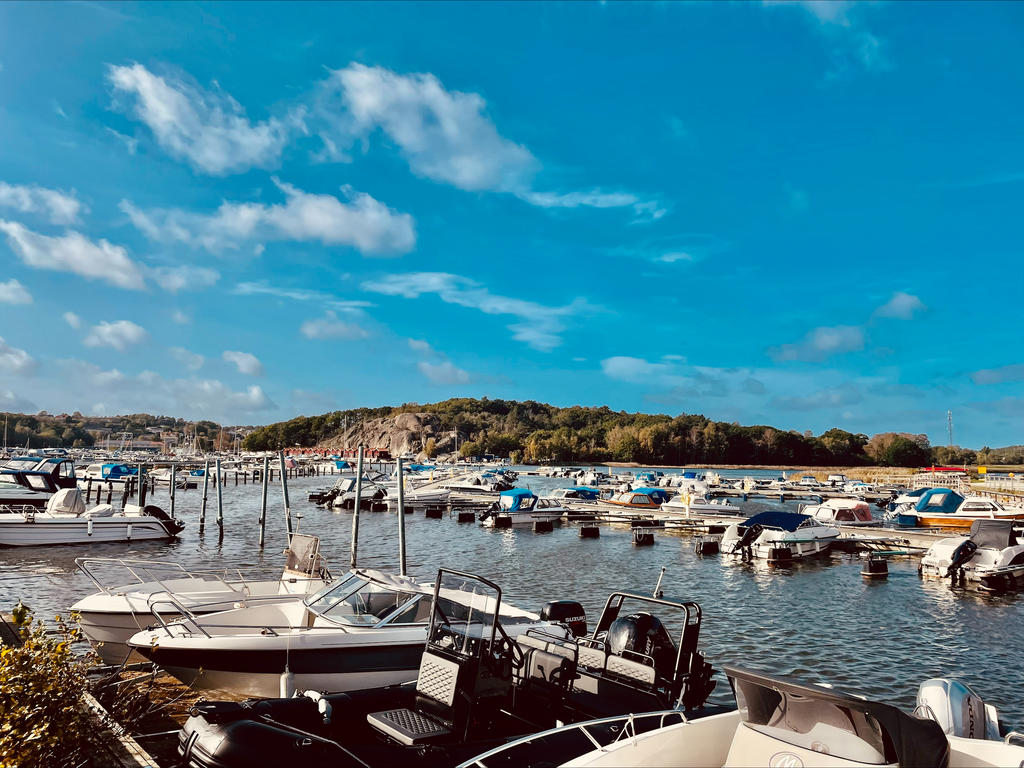 GFA småbåthamn ligger några minuters promenad från stugan