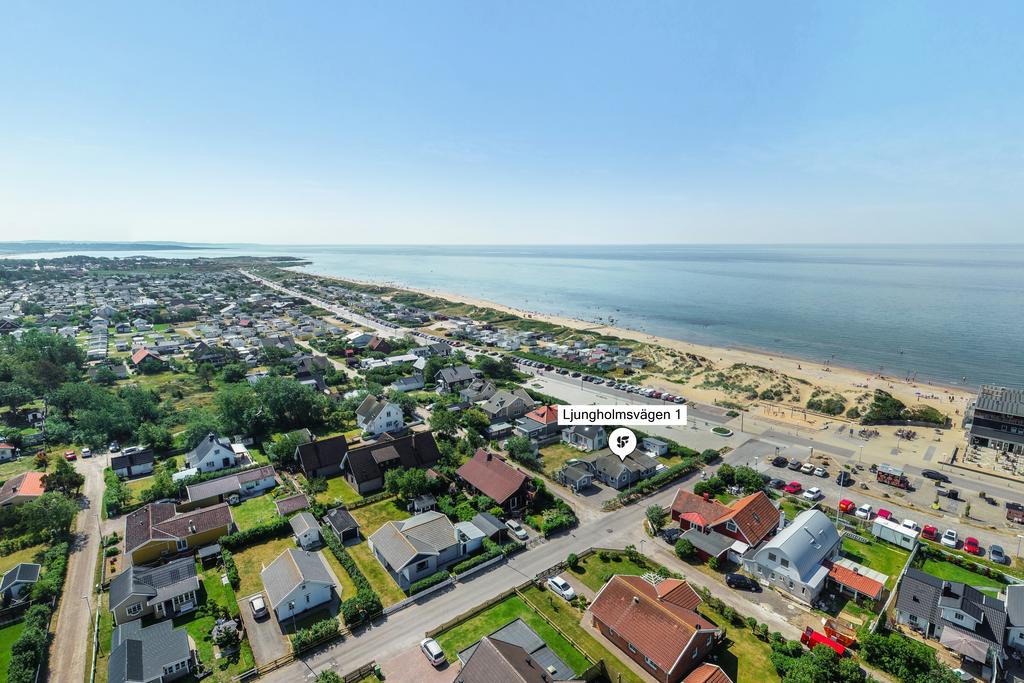 Exklusivt frontläge vid Skrea Strand – granne med sanddynerna