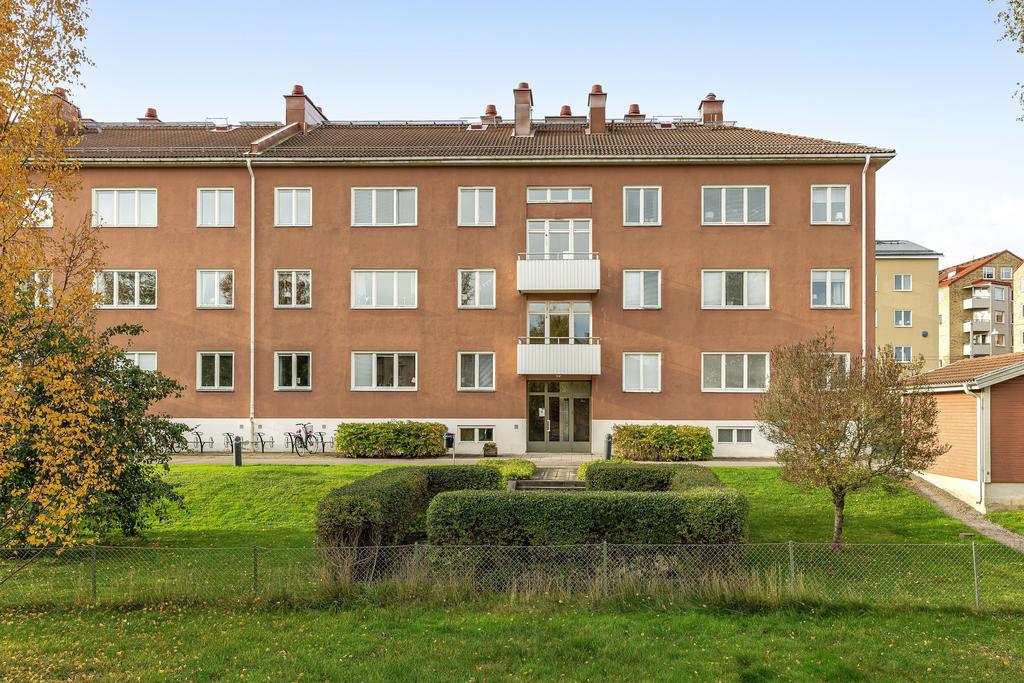 Trozelligatan 21 från innergården