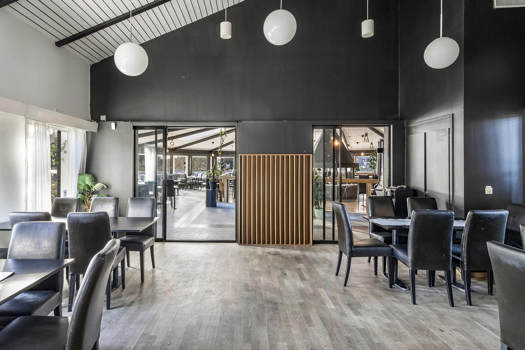 Konferensdel ansluter till serveringen 