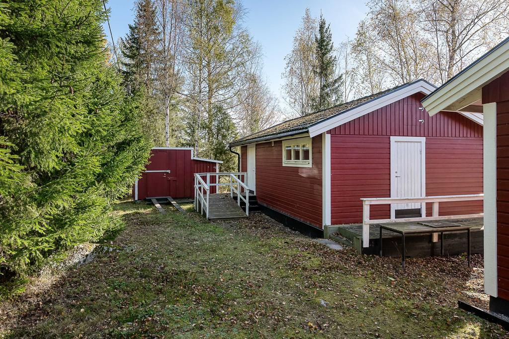 Gästhus med bastu, dusch och verkstad