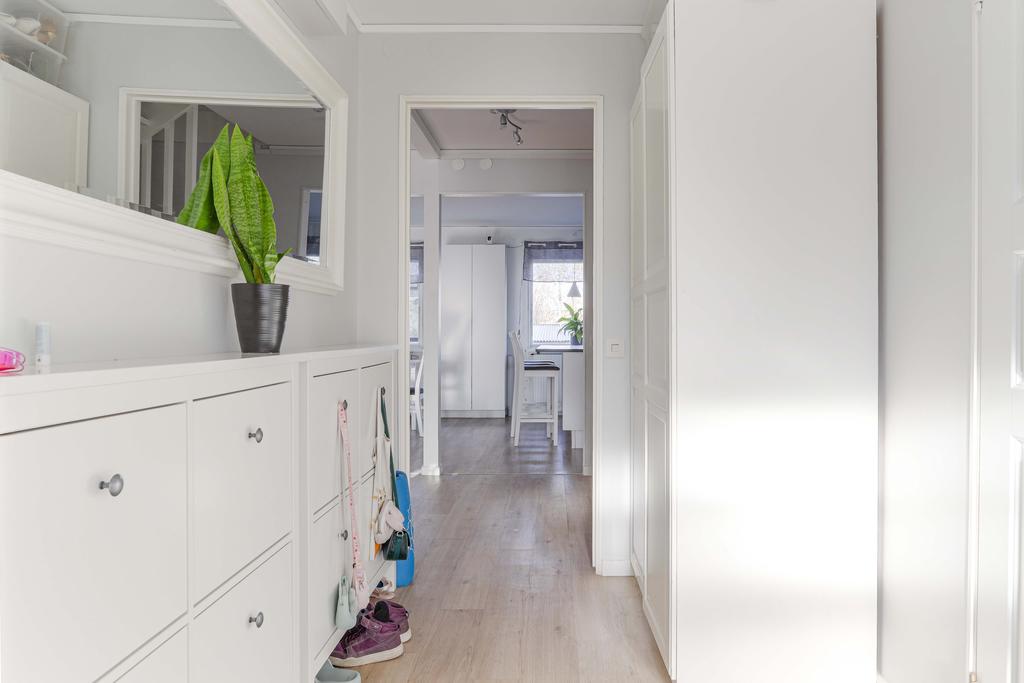 Hall - mot köket