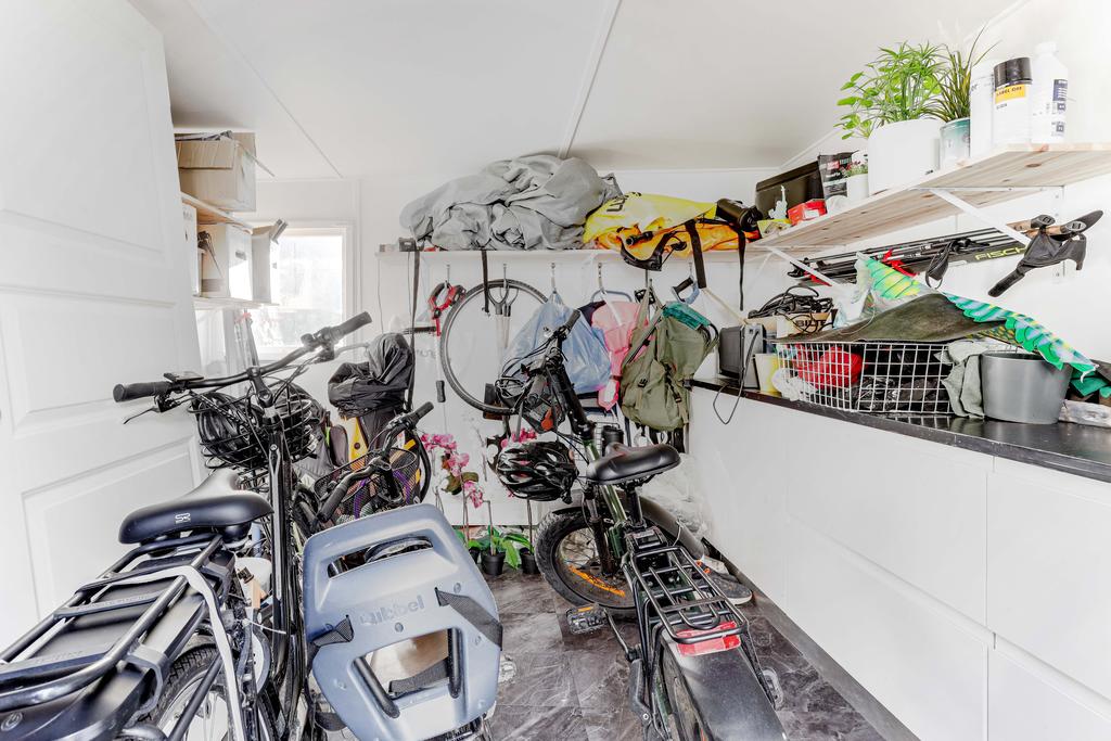 Förråd på framsidan av huset