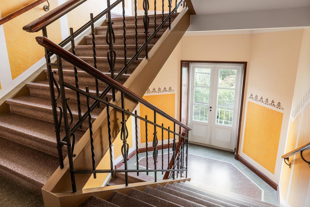 I trapphuset finns gemensam balkong