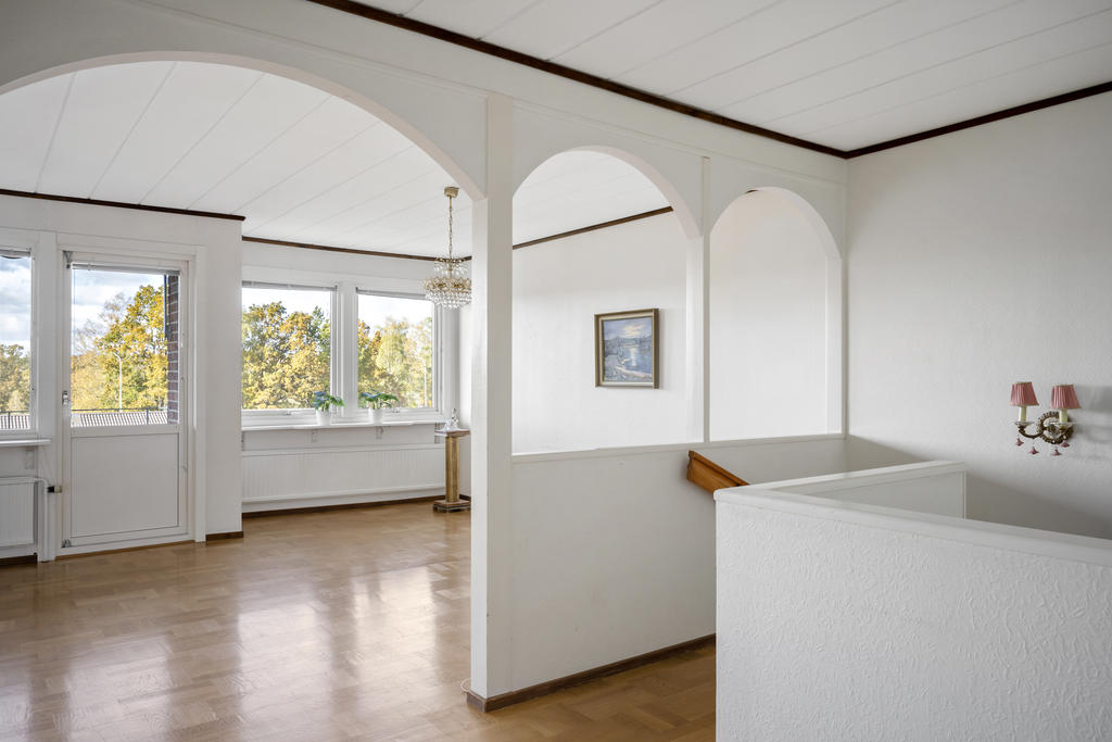 Uppgång till ljust och luftigt vardagsrum