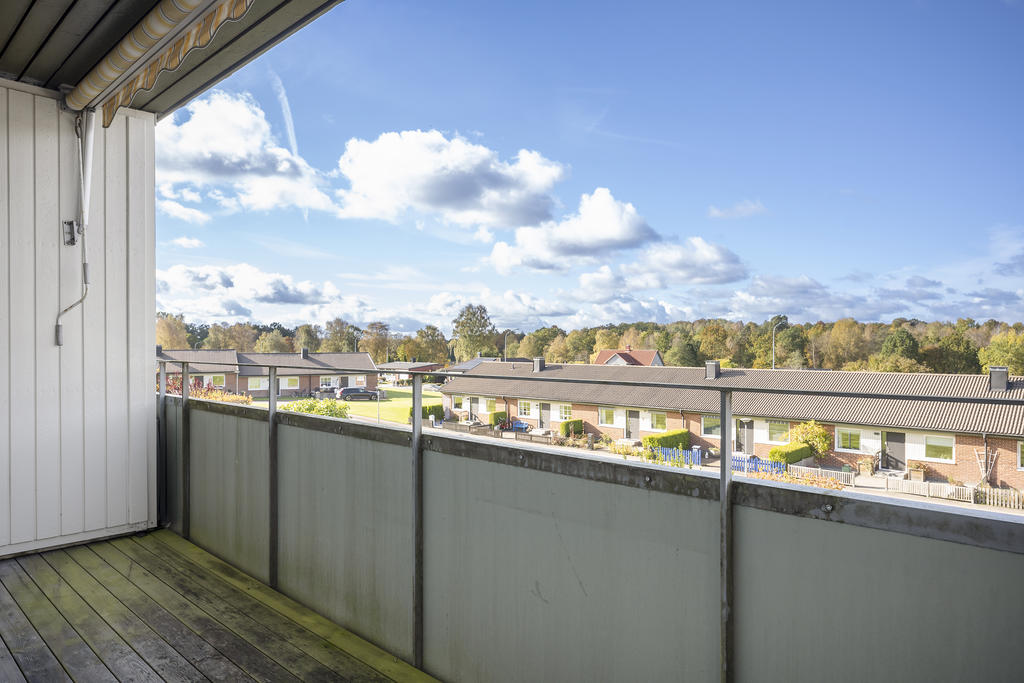 Balkong med utsikt över området