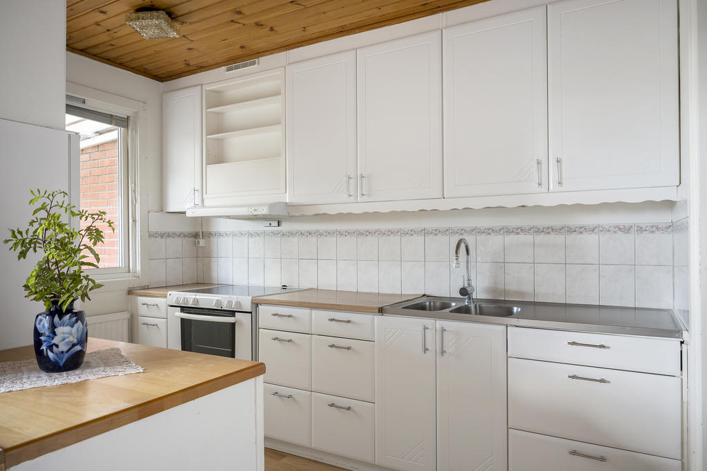 Kök med ljusa luckor från Härjedalskök