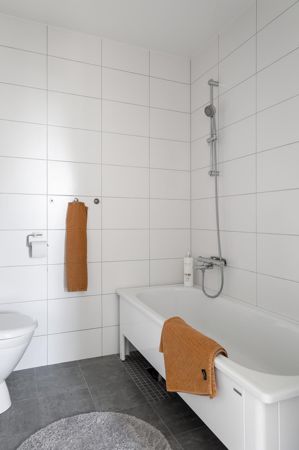 Helkaklat i vitt och grått