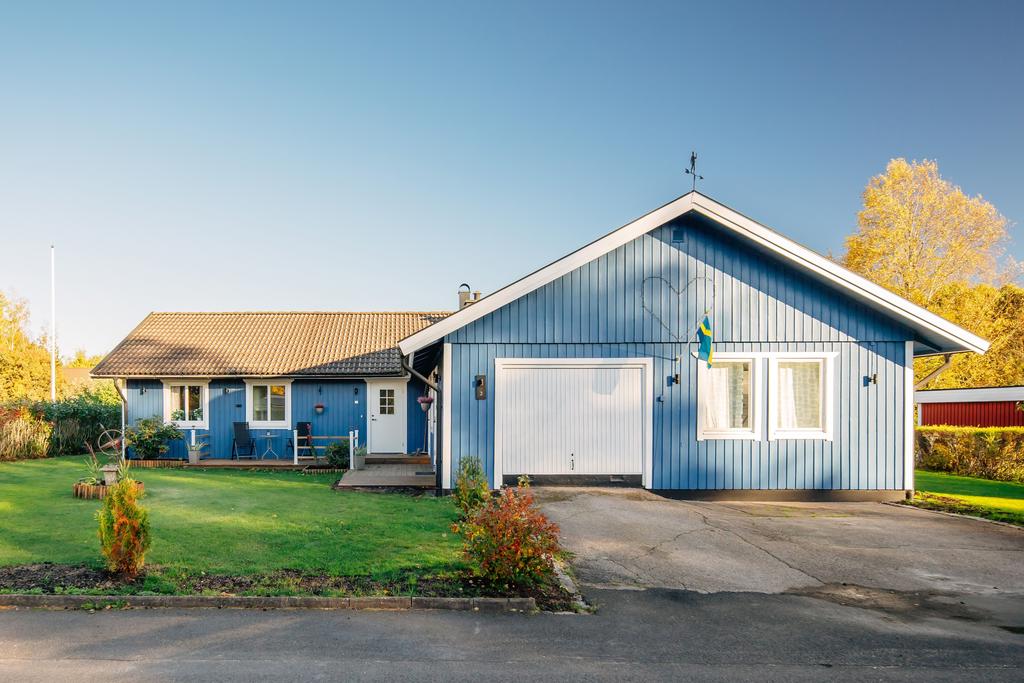 Praktiskt med både dubbeluppfart och garage!