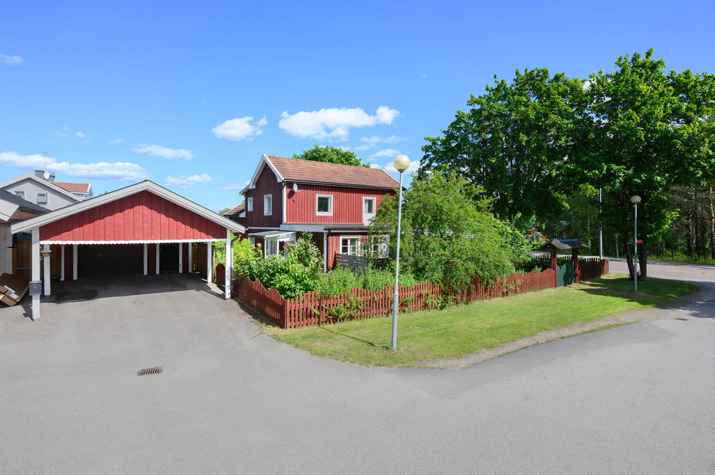 Både garage och carport