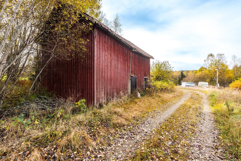 Uthusbyggnad på tomten