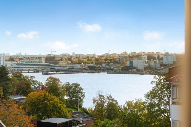 Varmt välkommen till Herserudsvägen 8 i Brf Hiertagården i Lidingö