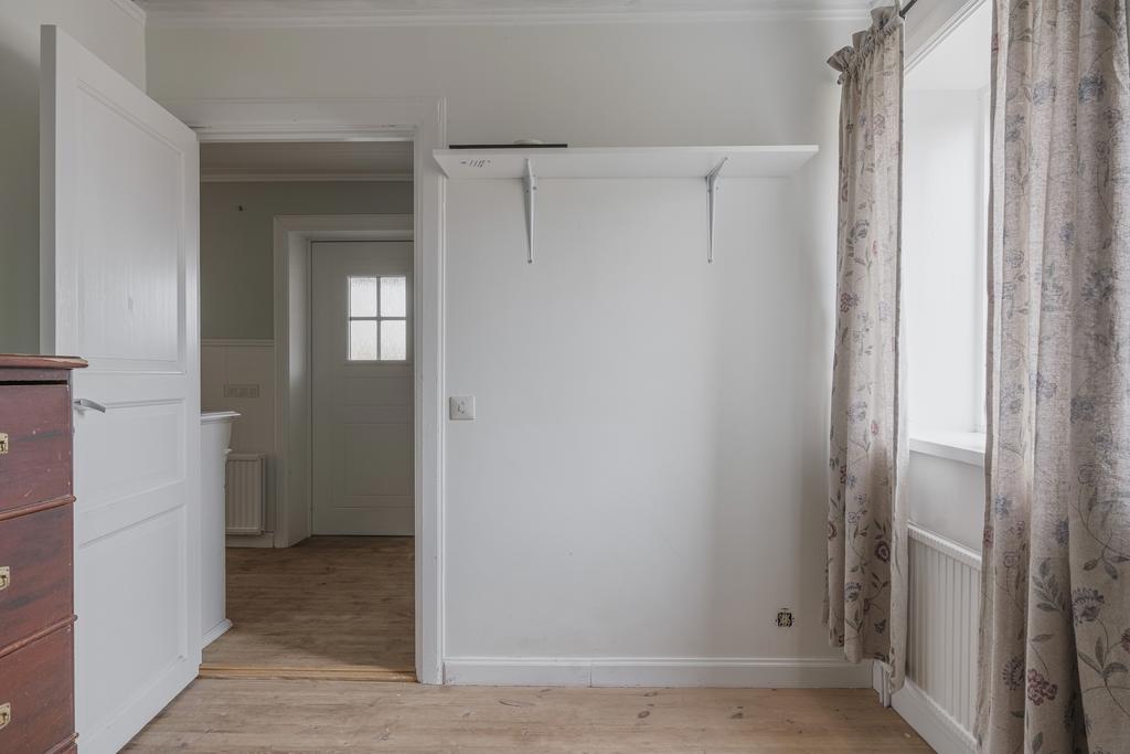 Ytterligare ett sovrum på entréplan.