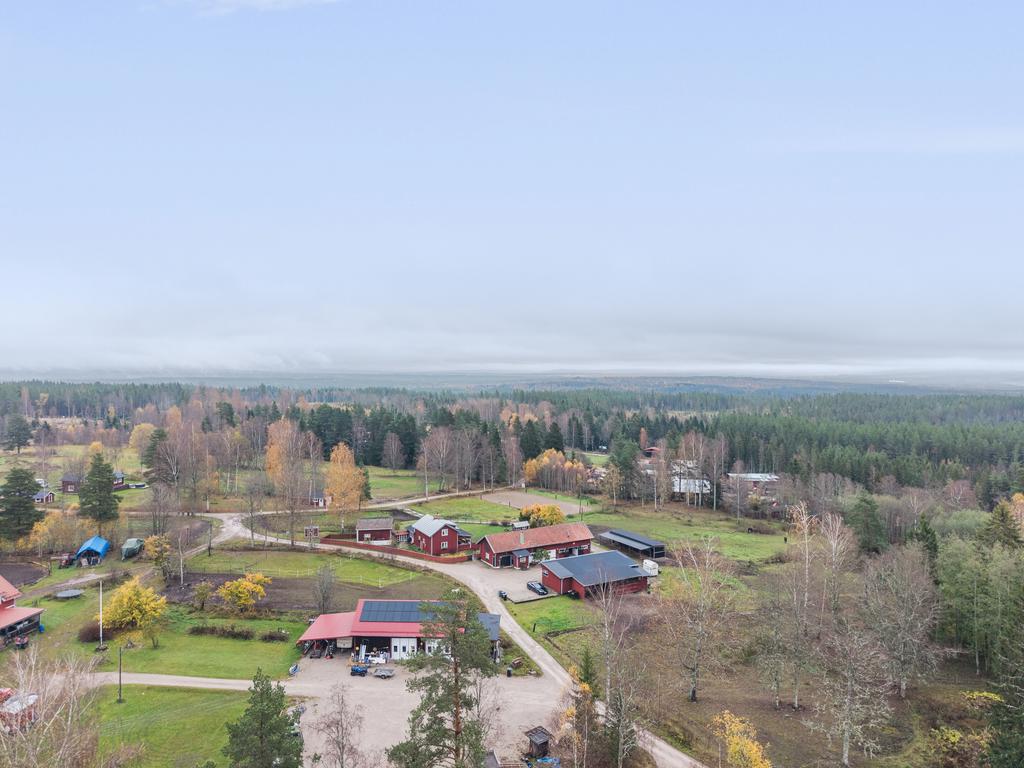 Intill gården finns möjlighet till stora hagar.