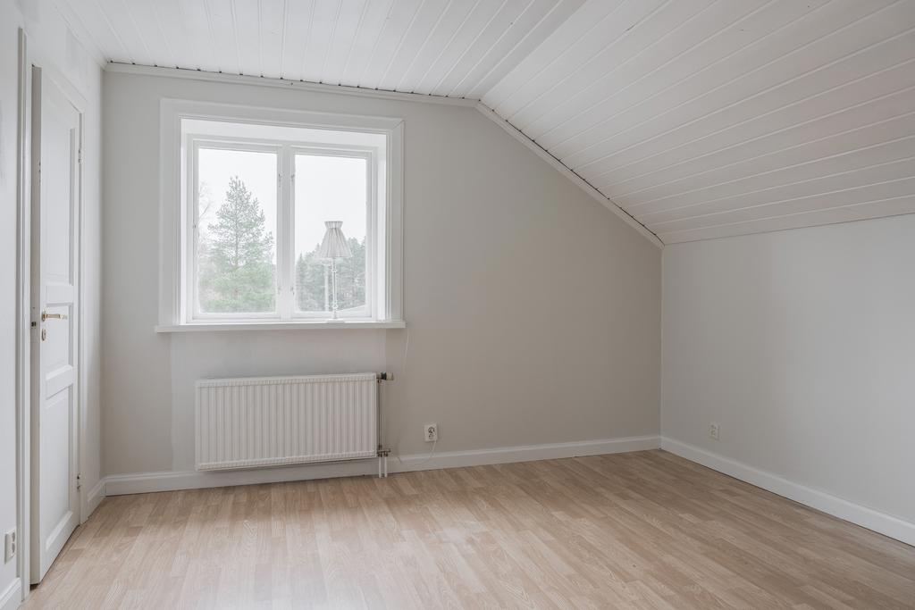 Ytterligare ett sovrum på övre plan. 