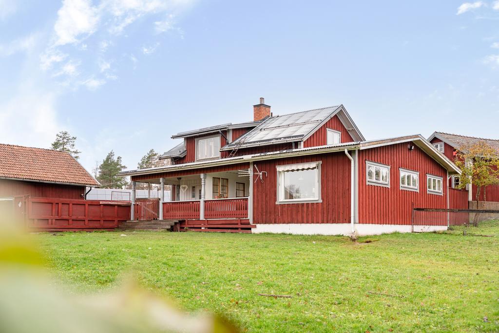 Här bor du med stor trädgård och möjlighet till att ha djuren precis utanför dörren!