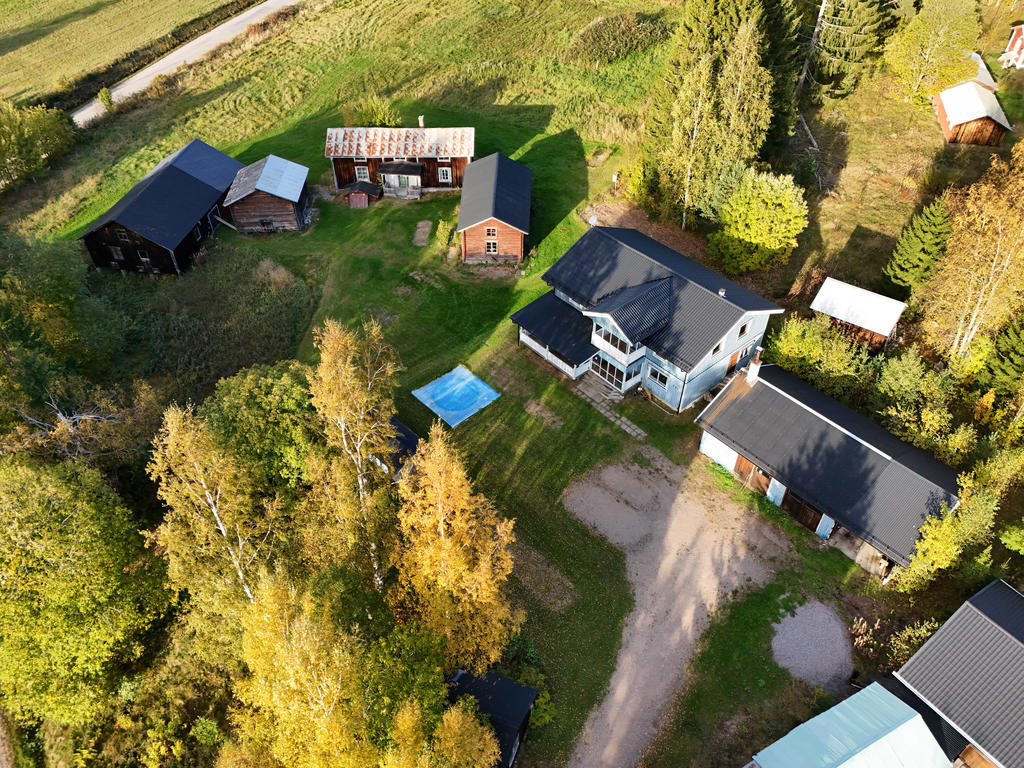 Vy över de två fastigheterna som ingår i köpet. Ovanåker Östra Roteberg 5:16 & 5:17. 