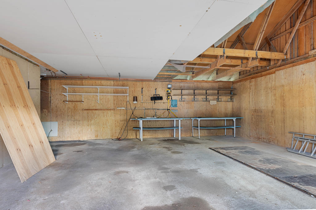Stort och rymligt garage. 