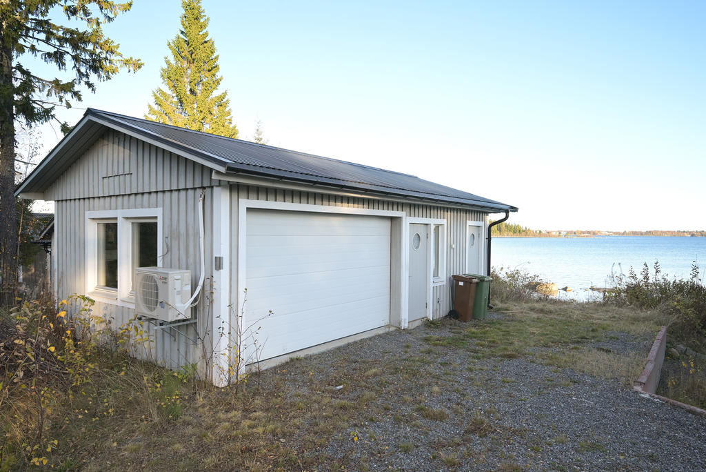 Varmgaraget med förråd