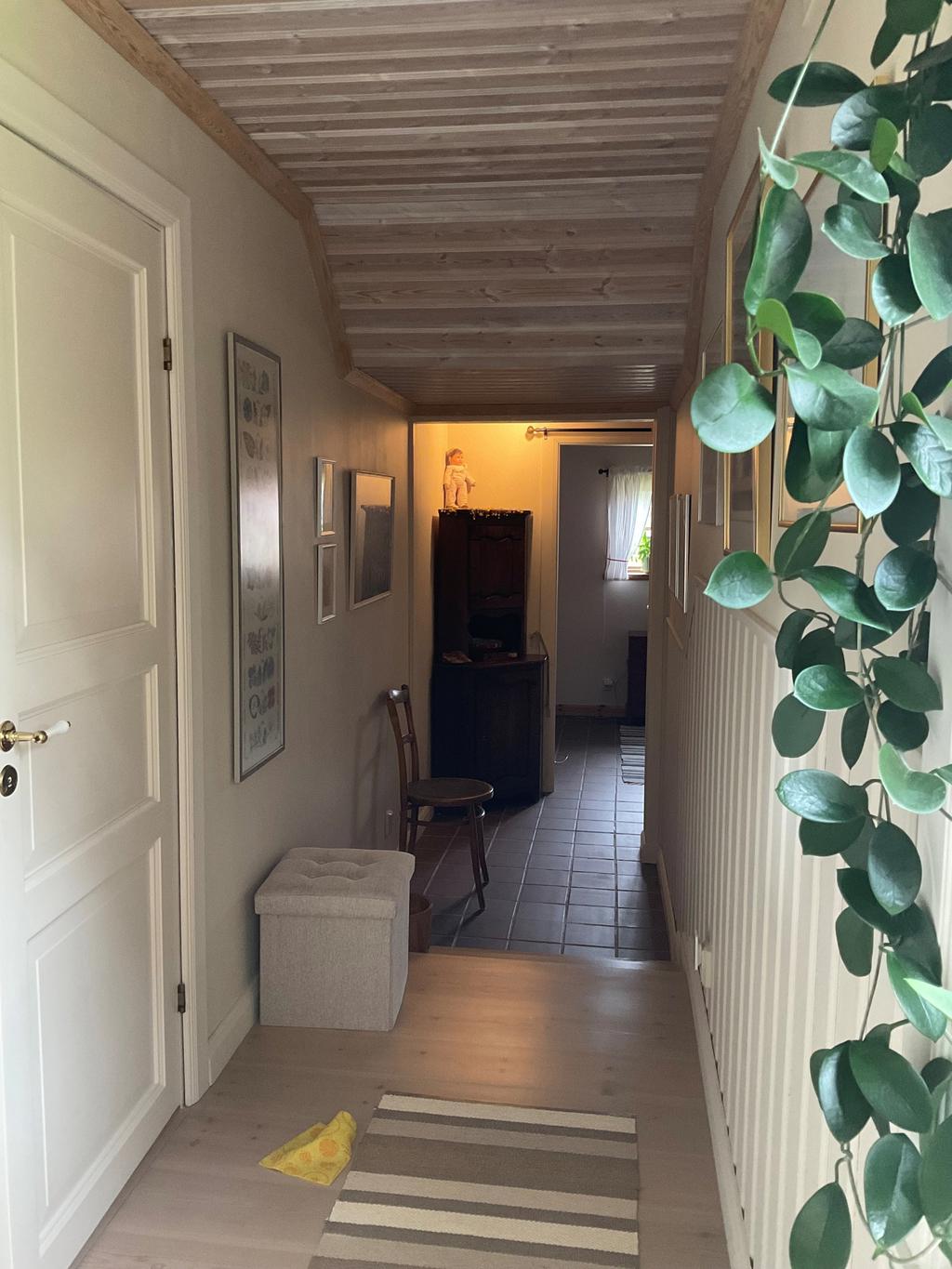 Inre hall mot sovrumsdelen.