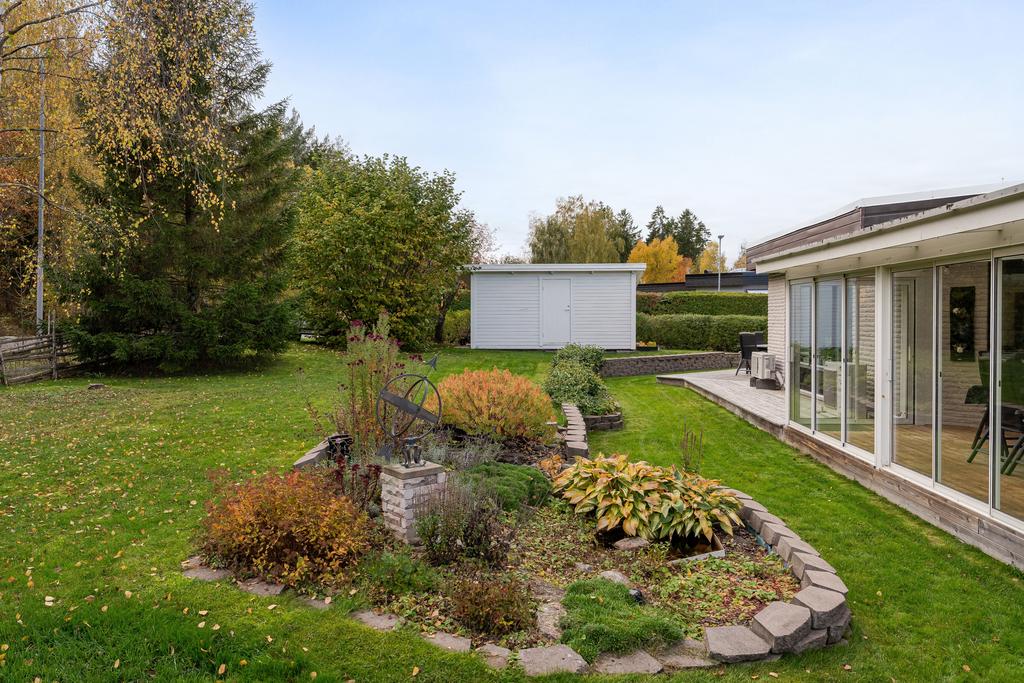 Rymlig hörntomt i sydväst