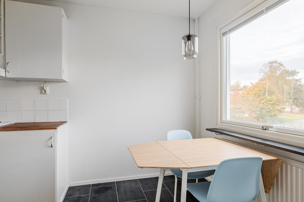 Plats för matbord intill fönster