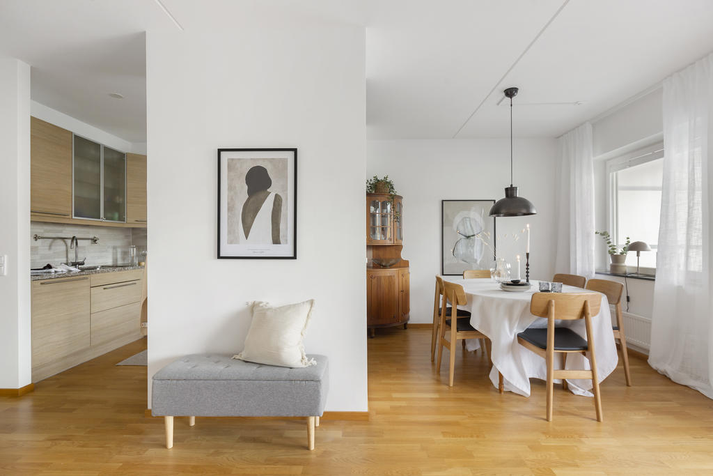 Vy över kök och matplats