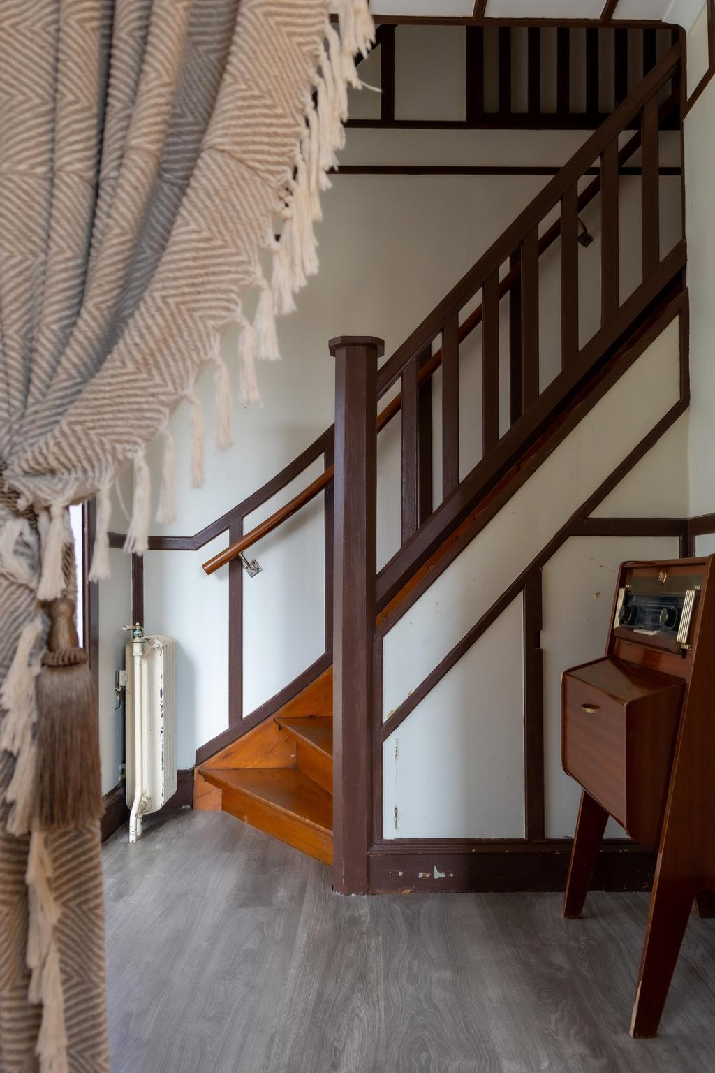 Entré med trappa till öp