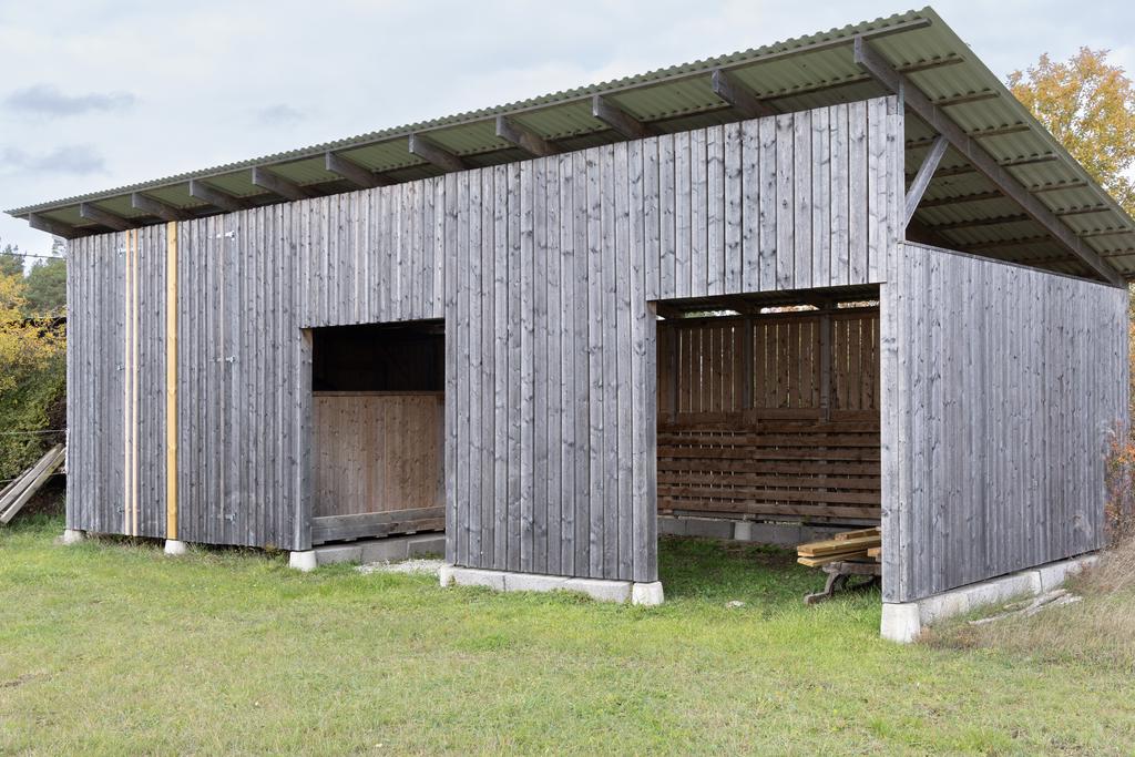 Lösdrift för häst eller får samt foderlada