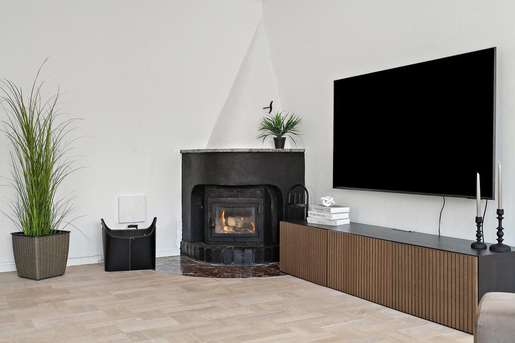 Murspis med kassett i vardagsrum