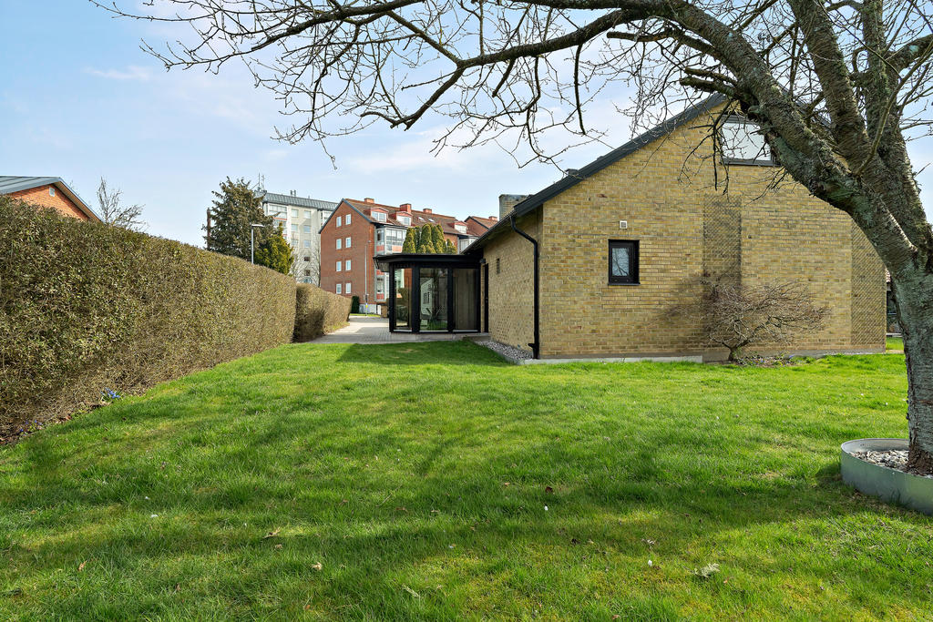 Huvudentré på långsidan