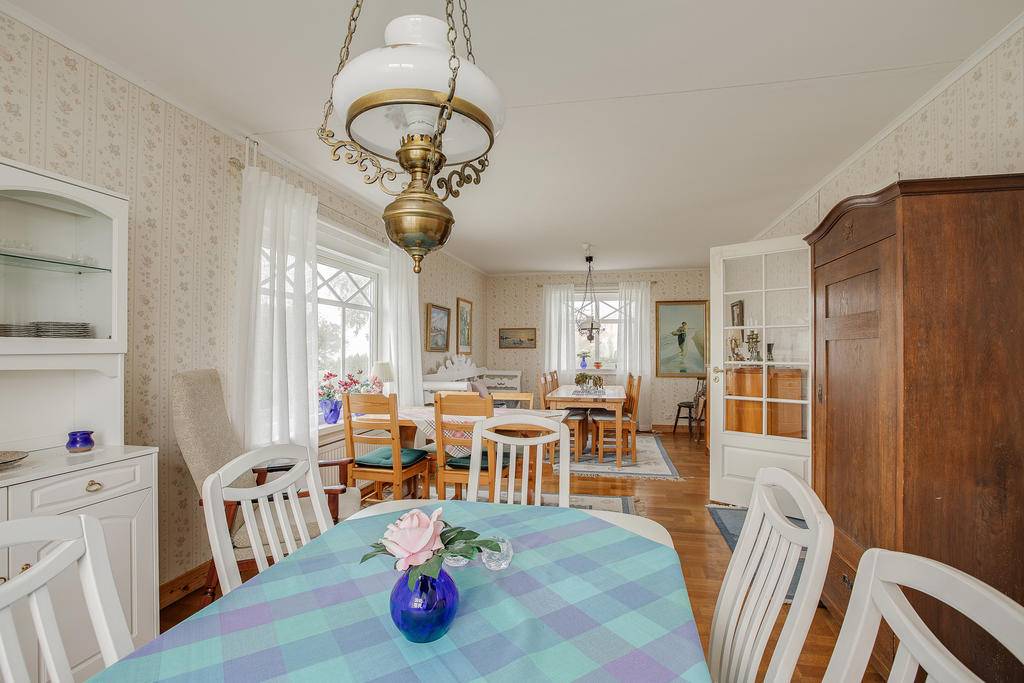 Den äldre salen som även skulle vara möjlig att dela av till ett sovrum