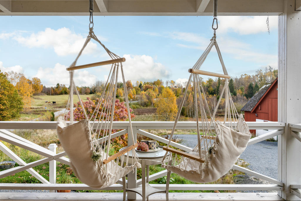 Amerikansk veranda med fantastisk vy över markerna.