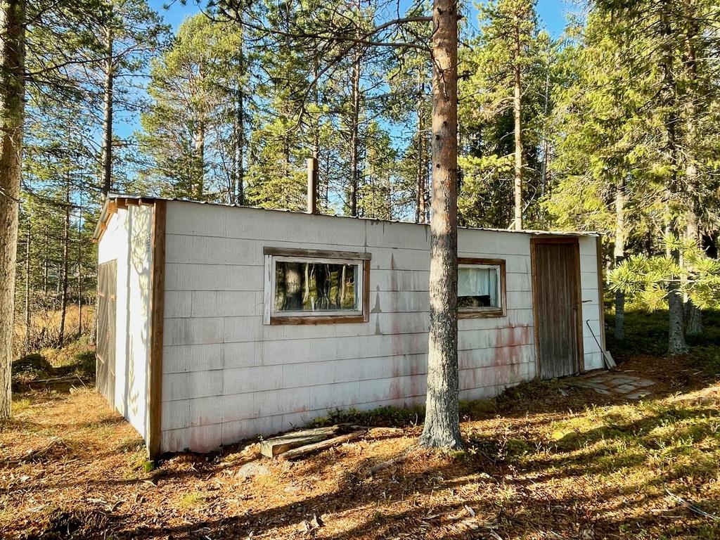 Äldre bastu och båthus