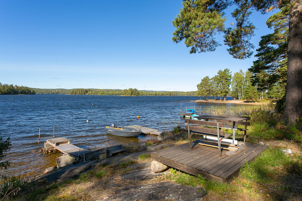 Bryggan till höger delas med en granne
