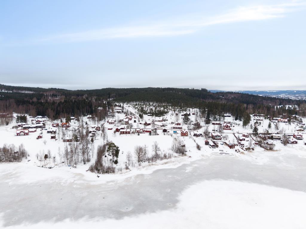 Under sommaren blir det antingen bad vid sjön eller liv i bystugan när det är dags för den årliga "rockfestivalen" – en helg med livemusik och härlig stämning. 