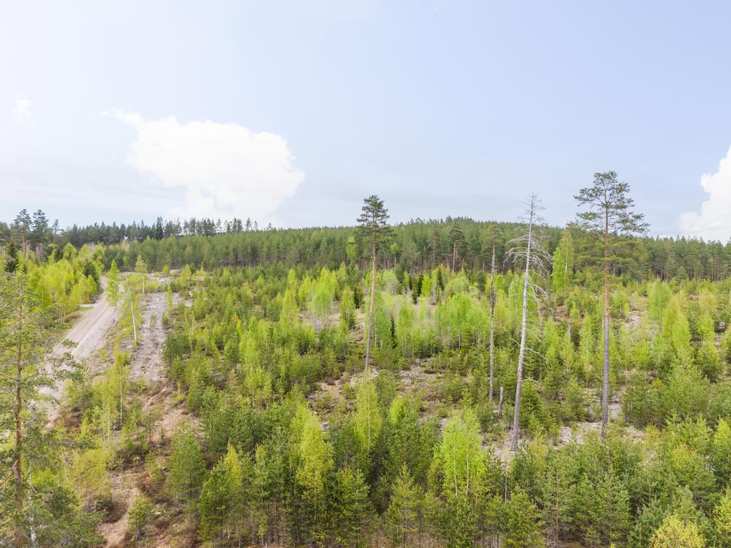Tomterna är under avstyckning och giltigt förhandsbesked finns (se bilaga under "Dokument"). Priset i annonsen avser pris per tomt.