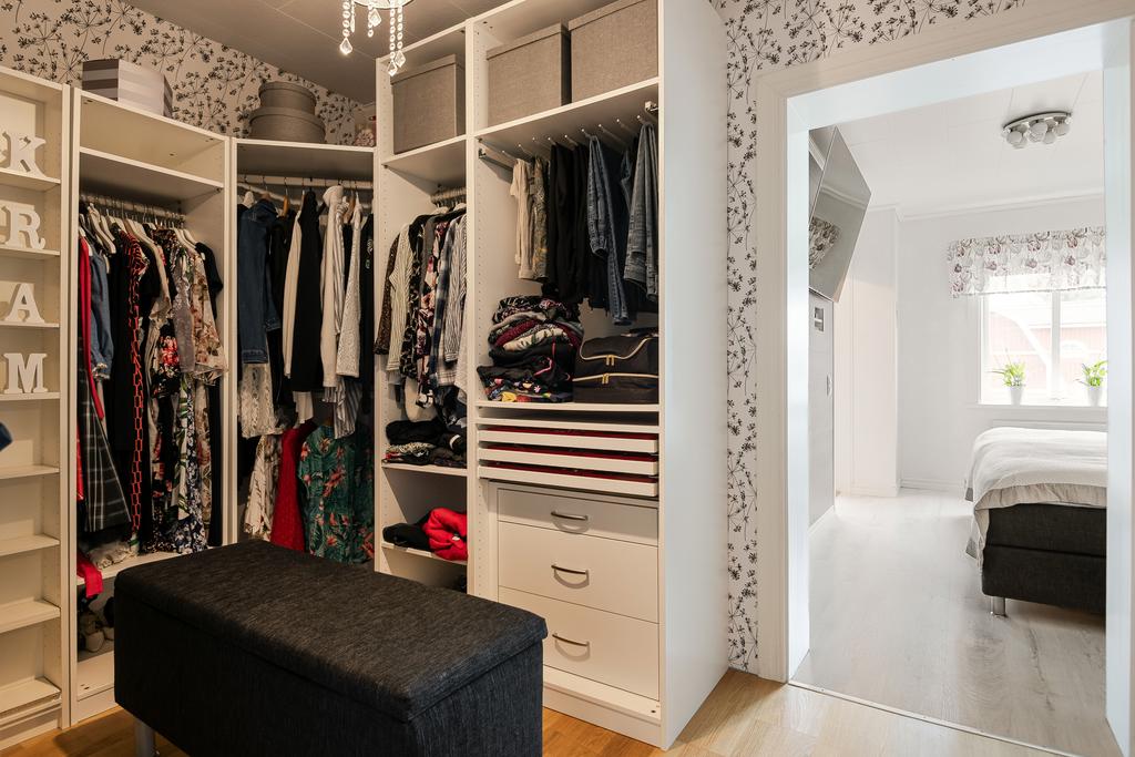 Klädkammare, genomgångsrum till sovrum 1