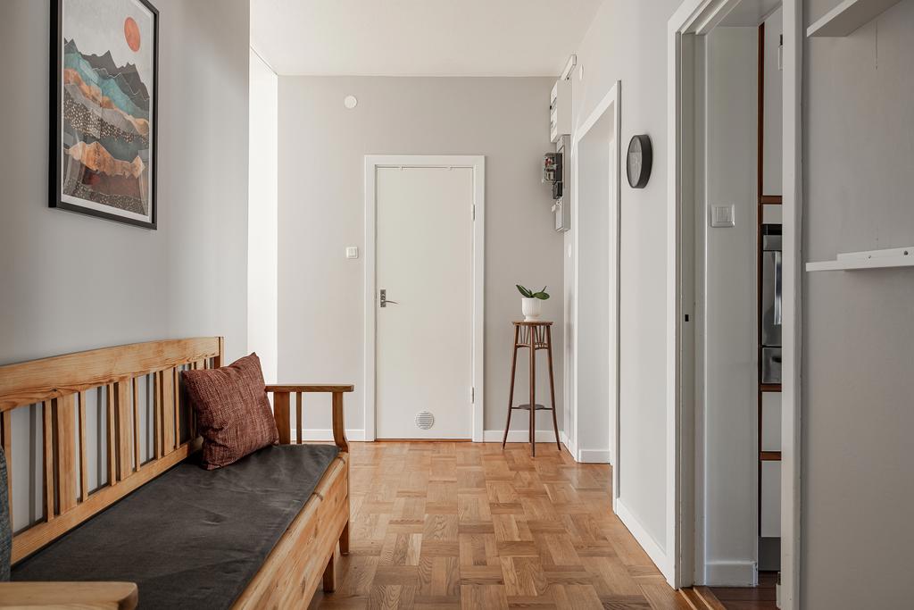 Hall med avhängningsdel och plats för sittmöbel