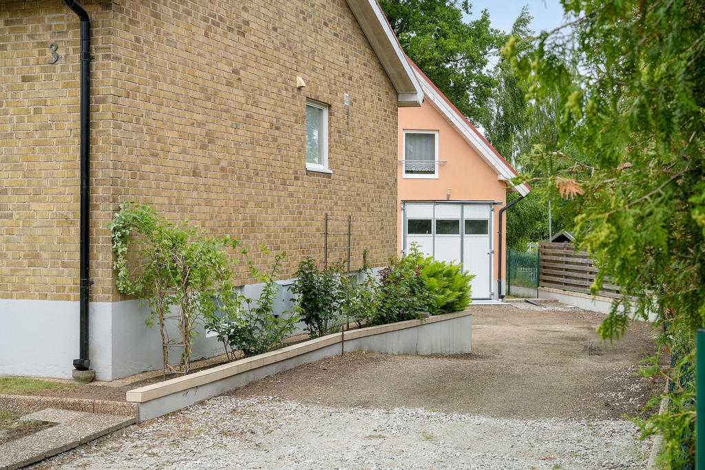 Uppfart och nedfart till sidobyggnad