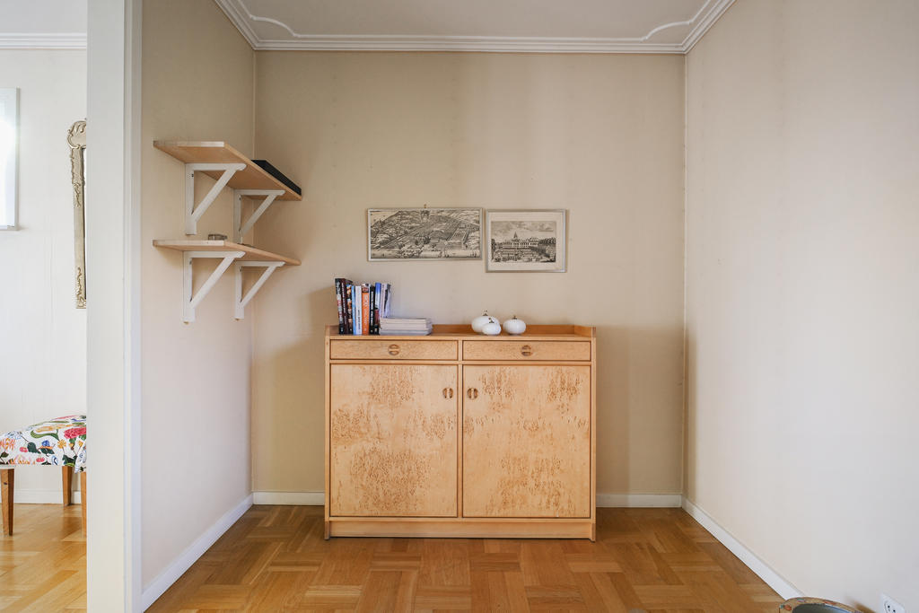 Plats för matbord intill vardagsrummet