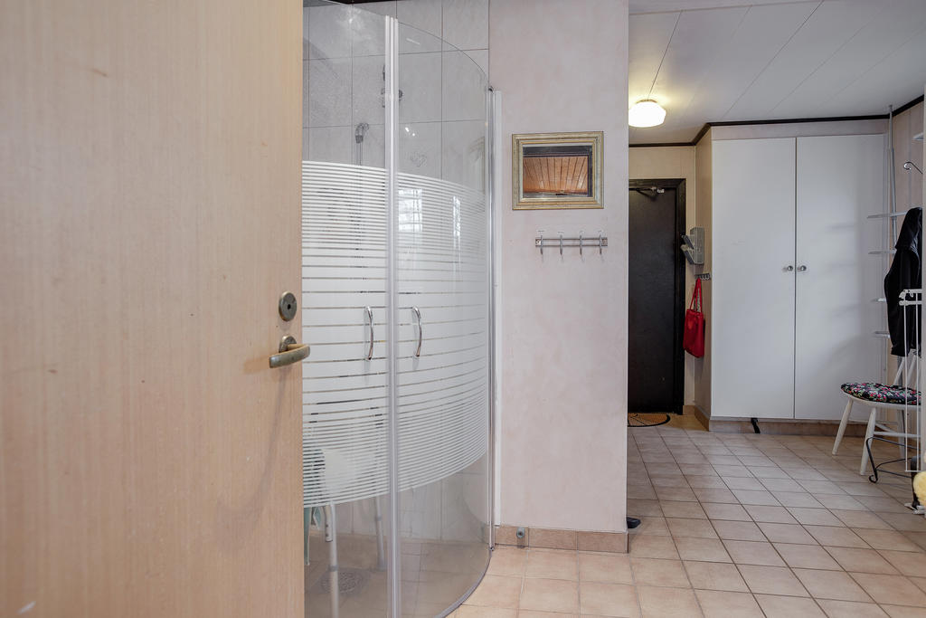 Groventré/tvättstuga  med dusch