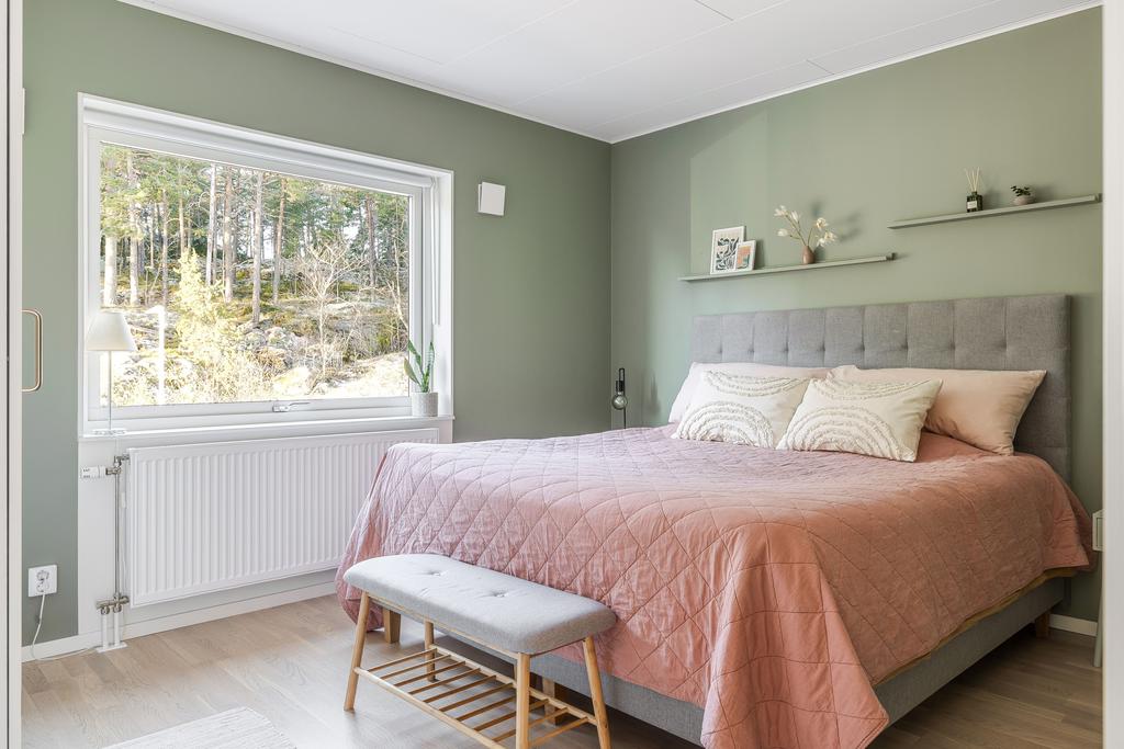 Ett av idag tre sovrum