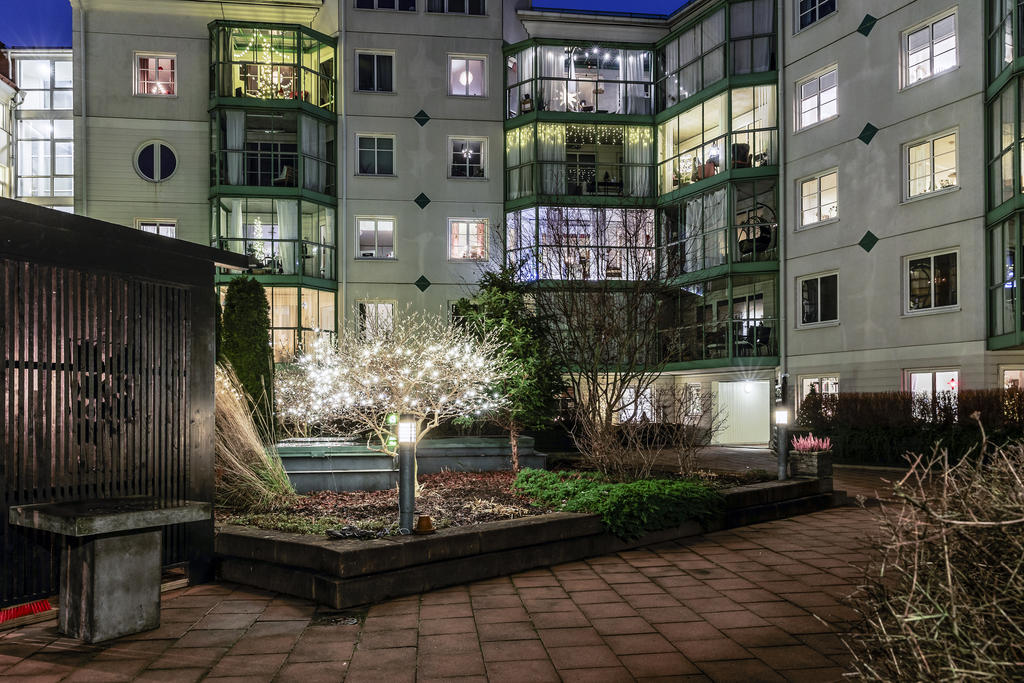 Skymningsbild innergården