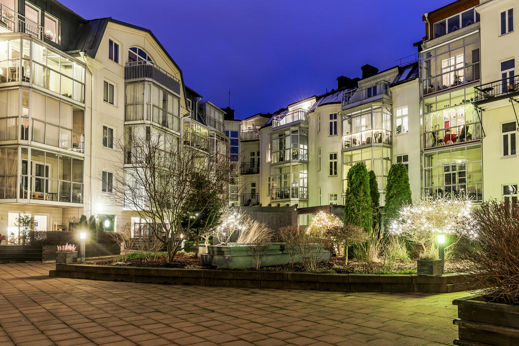 Skymningsbild innergården