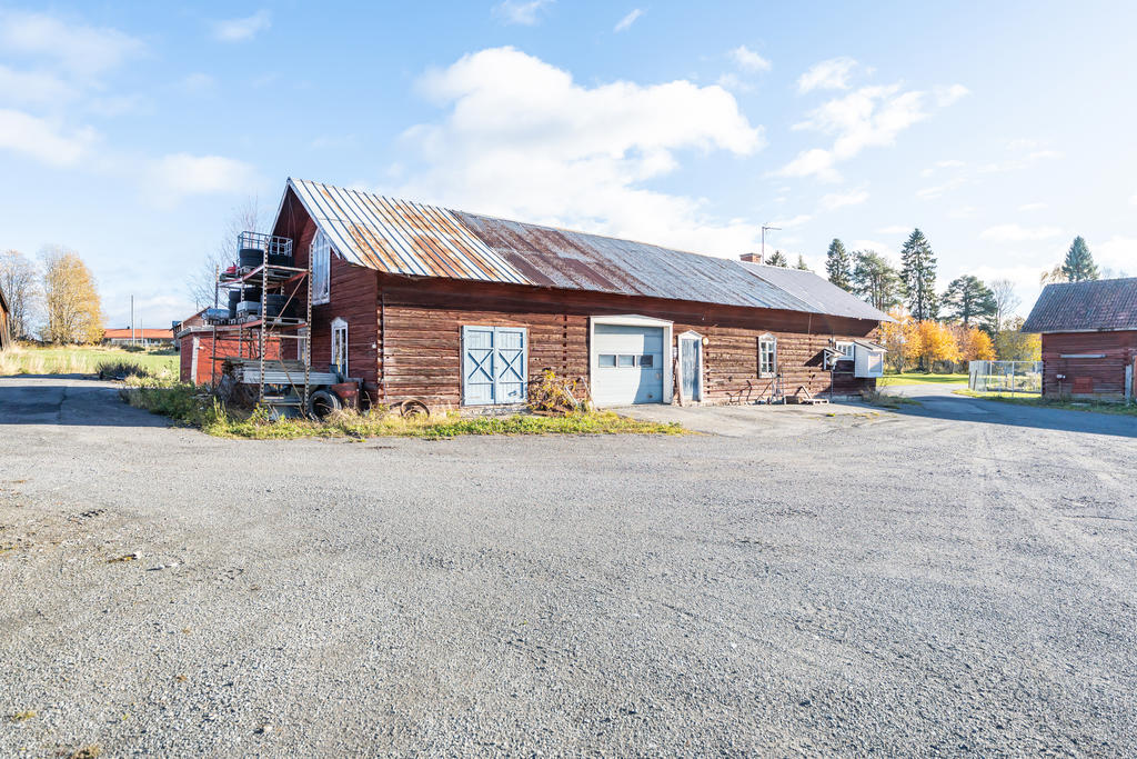 Garage samt övrig förvaring. 