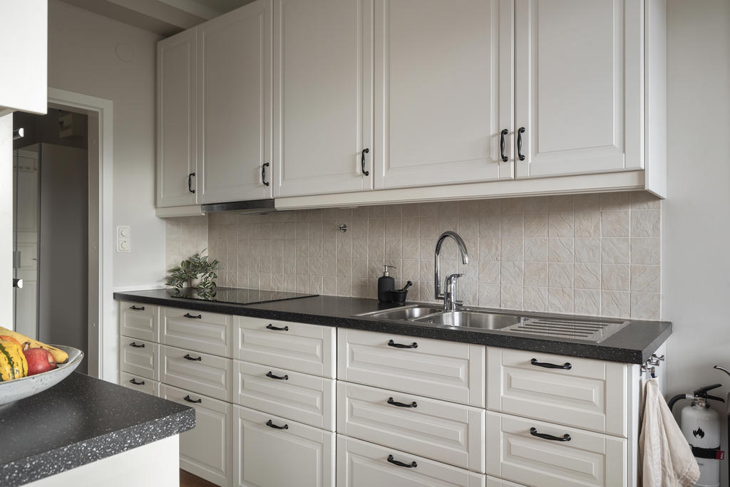 Köket har också spotlights med dimmer