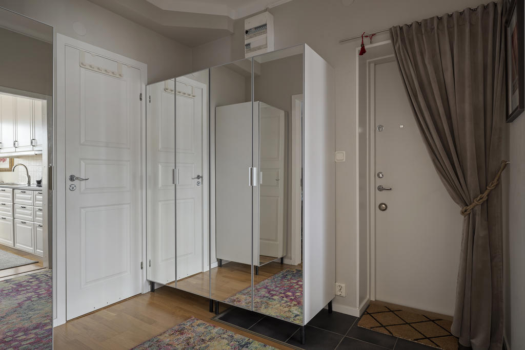 Rymlig förvaring i garderob 