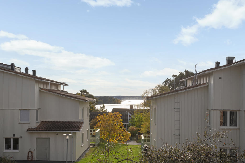 Utskiten från balkongen. Vacker utsikt men samtidigt ett skyddat läge mot innergård.